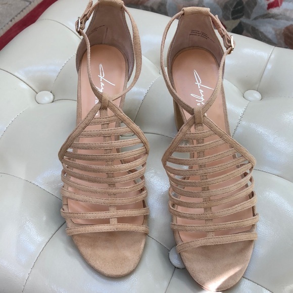 Daya by Zendaya block heel sandals, size 8. Tan - Picture 6 of 7